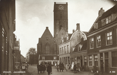 2777 Gezicht in de Waterstraat te Utrecht uit het westen met op de achtergrond de Jacobikerk.